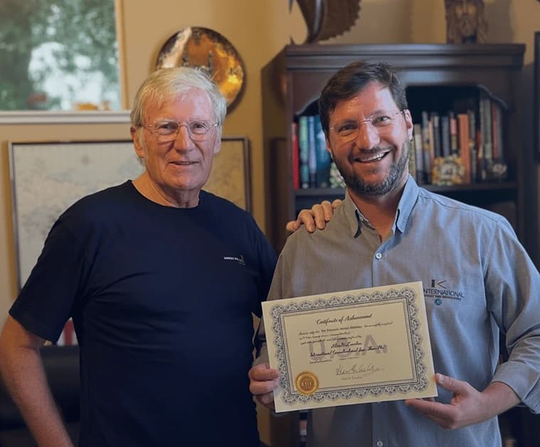 Imagem do Fernando e Alan McCracken, maior autoridade mundial em baixa vazão.